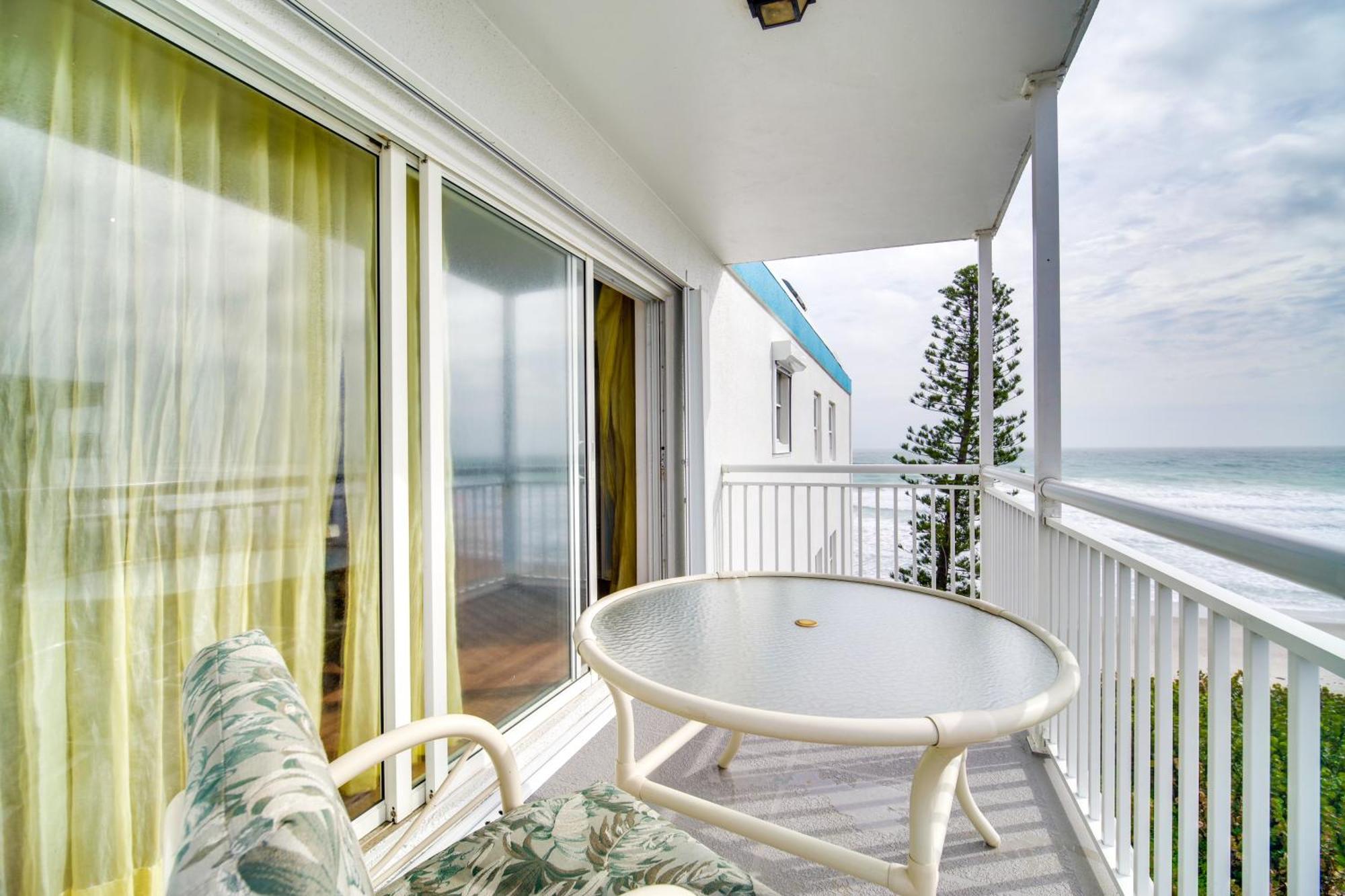 Pet-Friendly Satellite Beach Condo With Balcony! エクステリア 写真