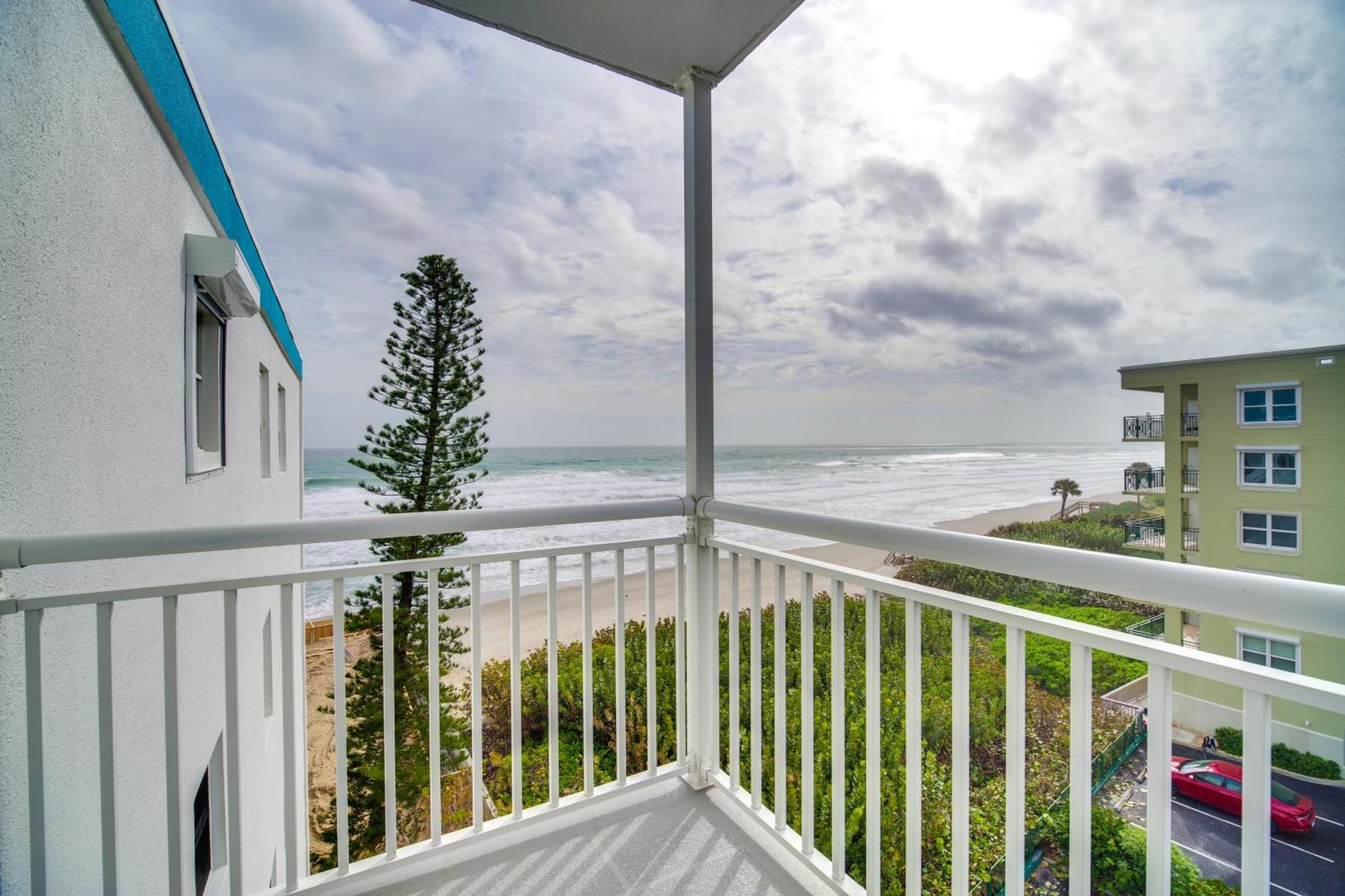 Pet-Friendly Satellite Beach Condo With Balcony! エクステリア 写真
